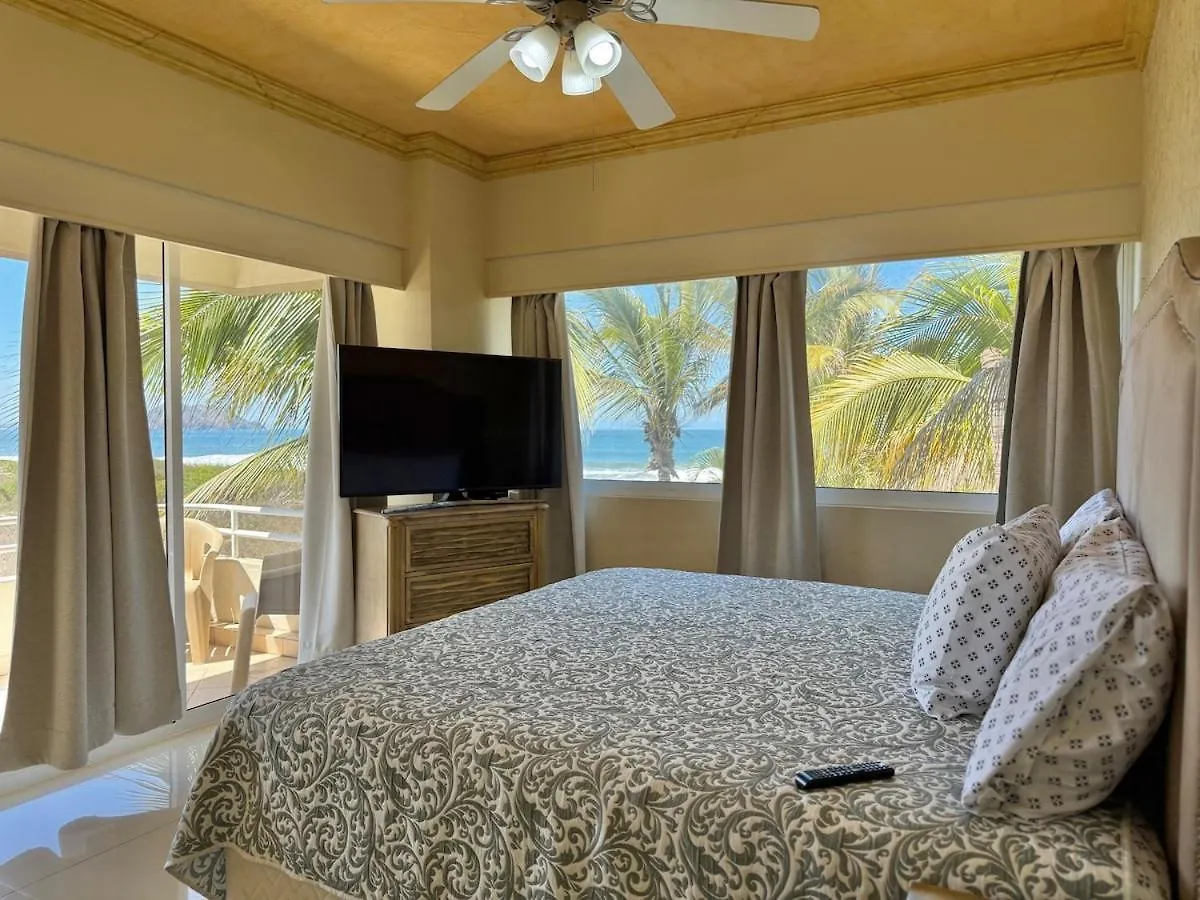 Beautiful Beachfront Space And Pool ماساتلان 0*,