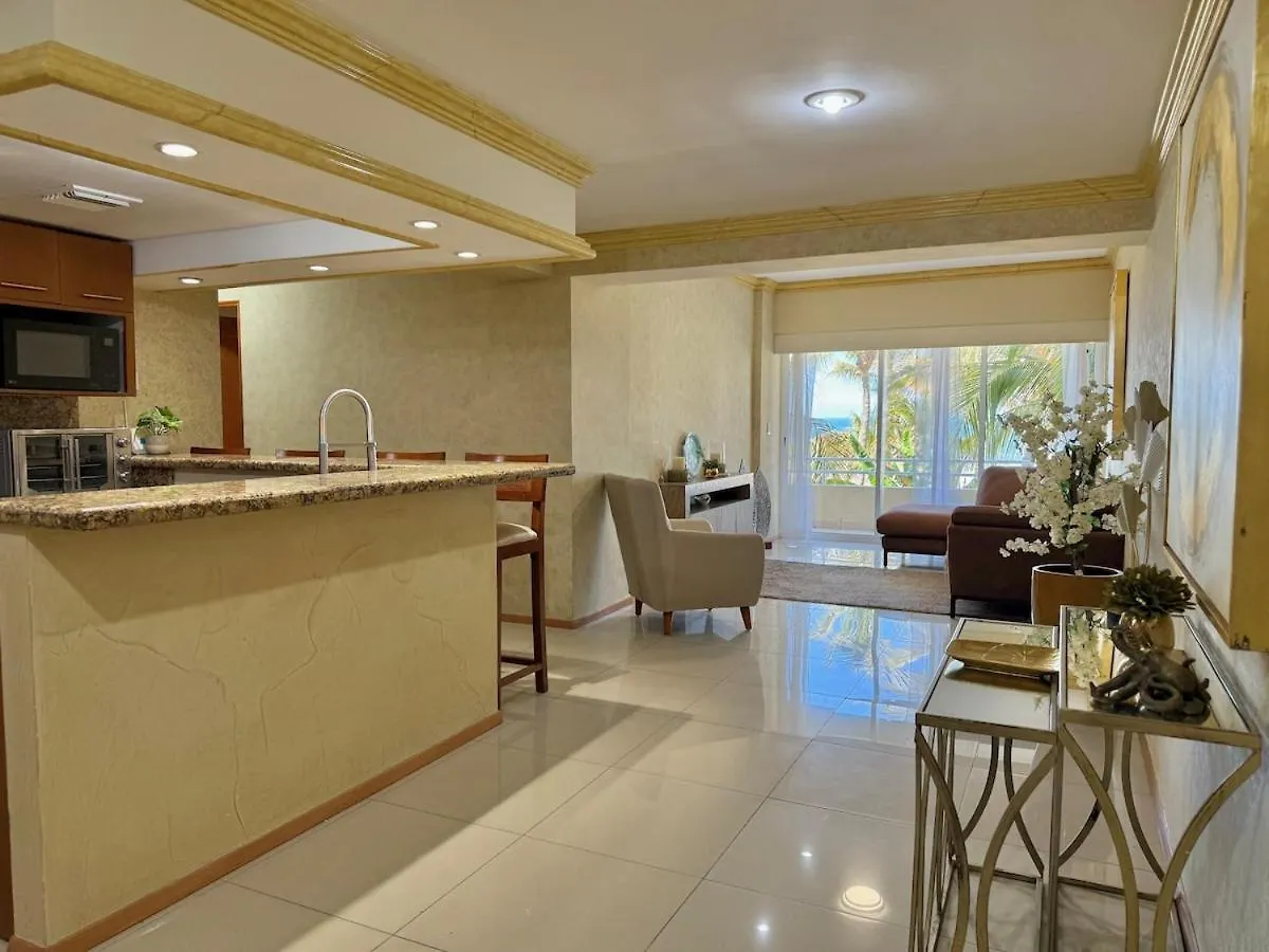 Beautiful Beachfront Space And Pool ماساتلان 0*,  المكسيك
