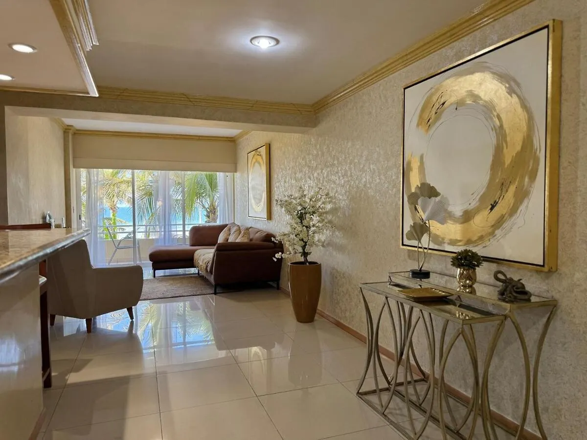Beautiful Beachfront Space And Pool ماساتلان شقة